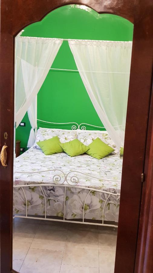 Amanda'S Dream Apartment Taranto Bagian luar foto