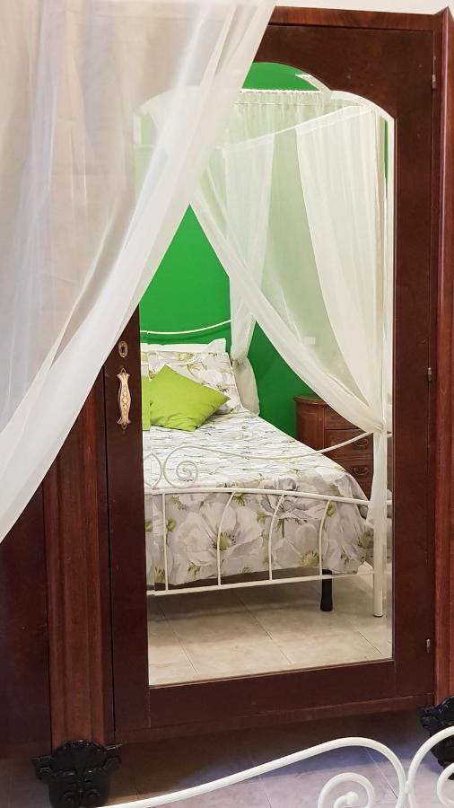 Amanda'S Dream Apartment Taranto Bagian luar foto