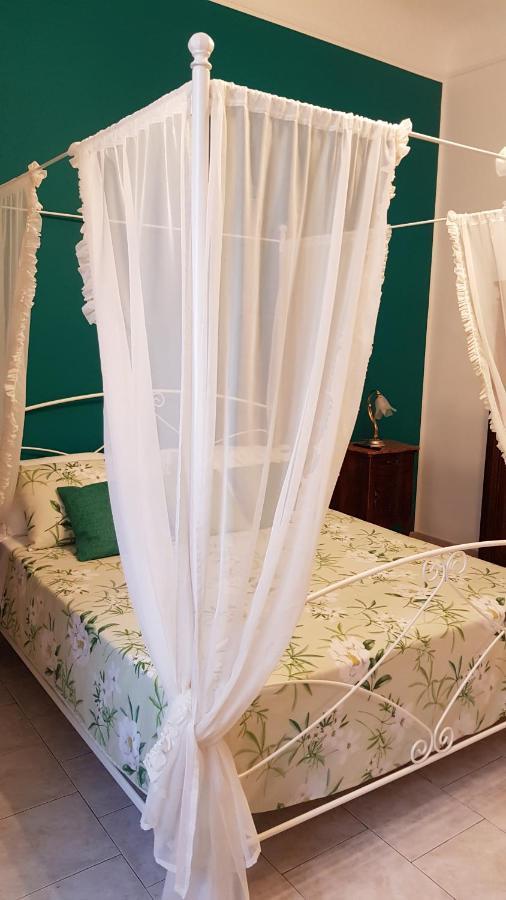 Amanda'S Dream Apartment Taranto Bagian luar foto