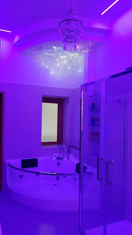 Amanda'S Dream Apartment Taranto Bagian luar foto