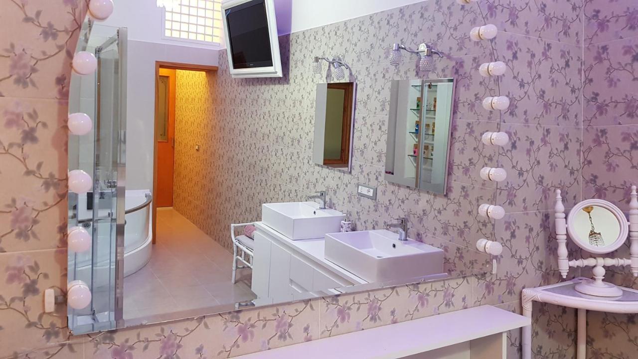 Amanda'S Dream Apartment Taranto Bagian luar foto