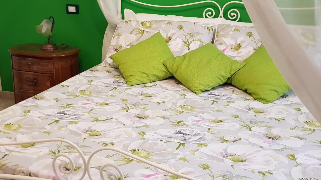 Amanda'S Dream Apartment Taranto Bagian luar foto